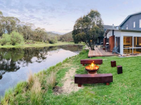 Stillwater Chalet A - Amazing Lakefront 2BR Chalet l BBQ l Gym l Tennis l Indoor Pool, Crackenback